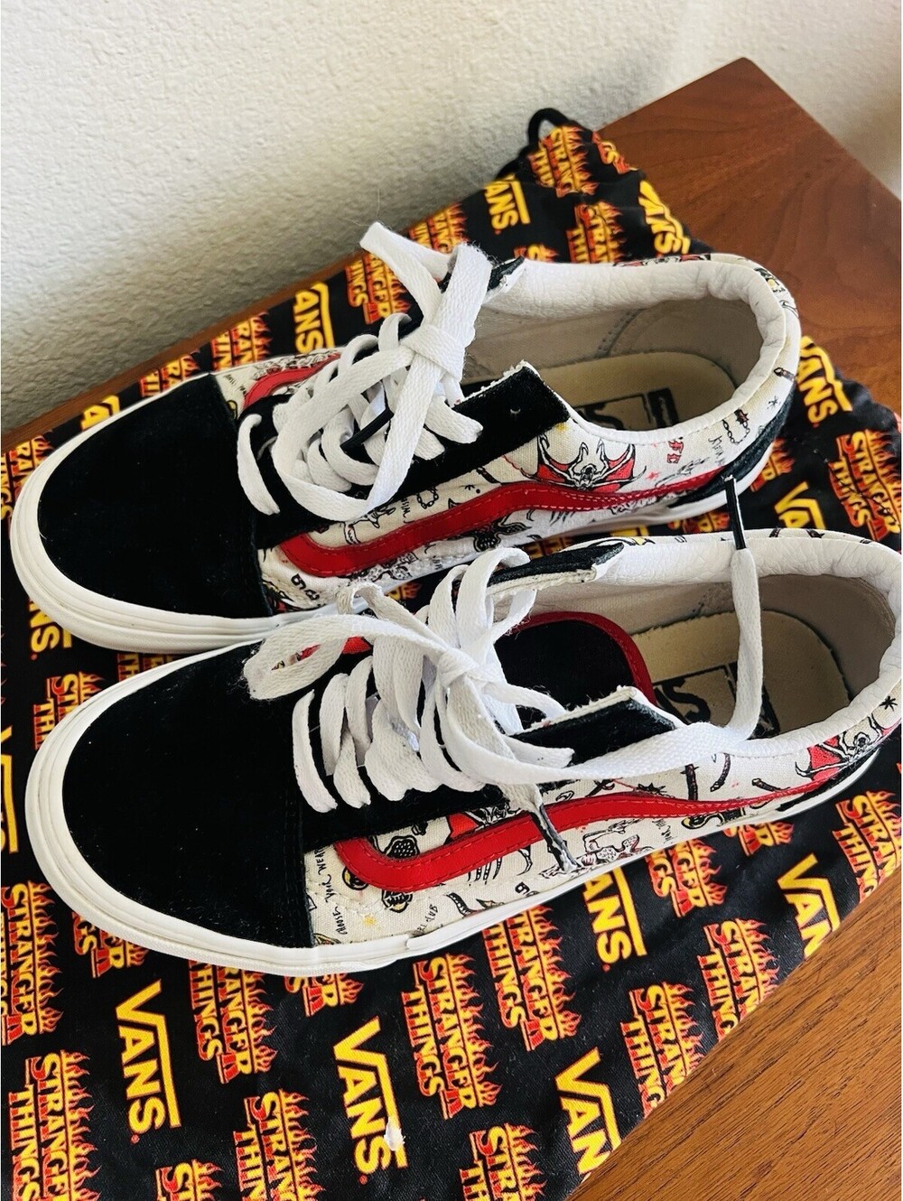 VANS Old Skool Stranger Things Collab Canvas Sneakers Black/Red/White Women 8 - Picture 12 of 15